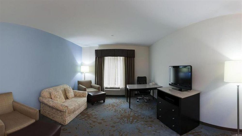 Comfort Inn & Suites Plainville-Foxboro Exterior photo